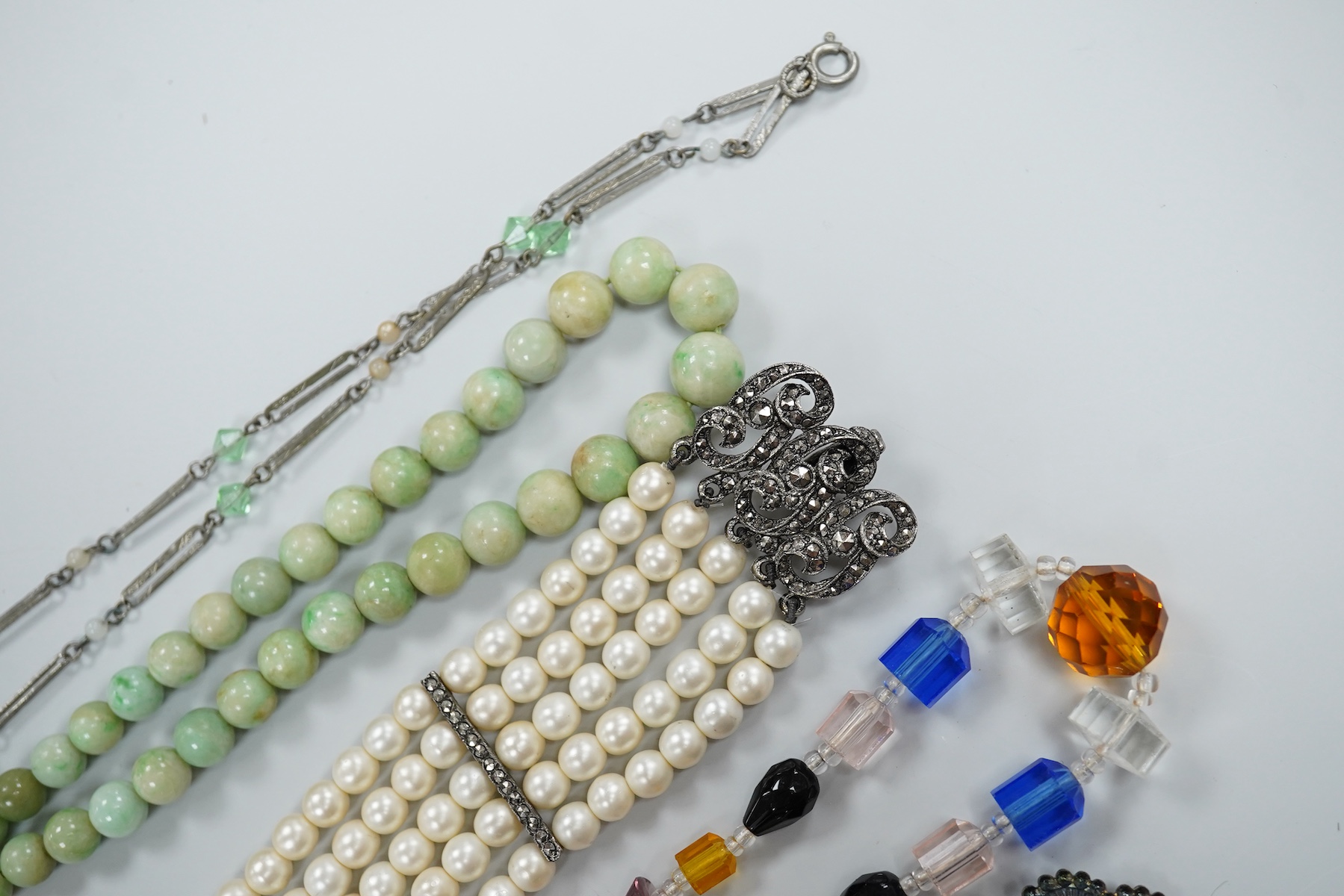 A simulated pearl bracelet and other jewellery including earrings, brooches, jade necklace, etc.